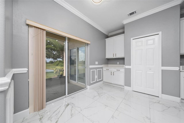 1950 Windward Oaks Ct, Kissimmee, FL 34746 - kitchen featuring crown molding, white cabinetry, light countertops, and light marble finish flooring