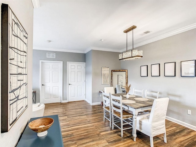 1361 Tuscan Ter Unit 7303, Davenport, FL 33896 - dining space featuring wood finished floors, crown molding, and a chandelier