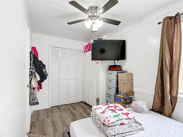 bedroom featuring wood finished floors, a closet, and ceiling fan