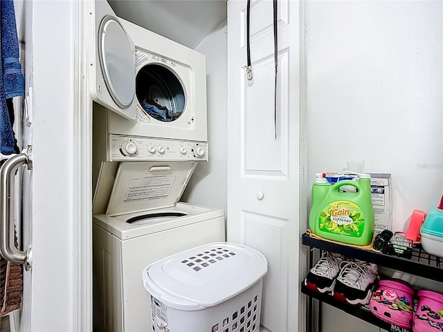 laundry room with stacked washer / drying machine