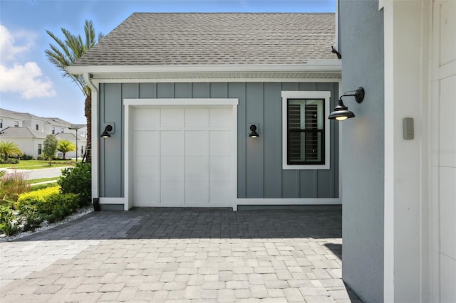 9352 Santorini Dr, Orlando, FL 32827 - garage with driveway