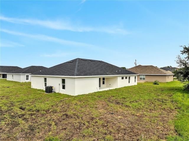 547 Viceroy Ct, Kissimmee, FL 34758 - back of property featuring a lawn and stucco siding