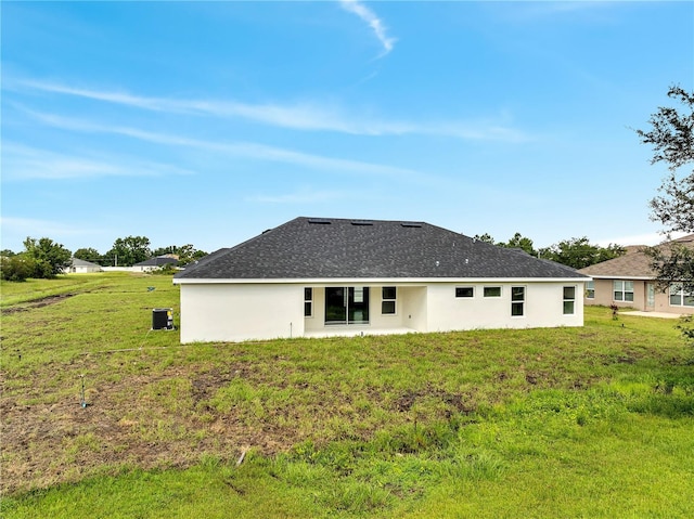 547 Viceroy Ct, Kissimmee, FL 34758 - rear view of house with stucco siding, a yard, and roof with shingles