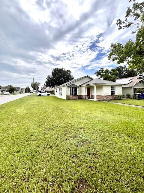 812 10th St, Saint Cloud, FL 34769 - view of front of property with a front lawn