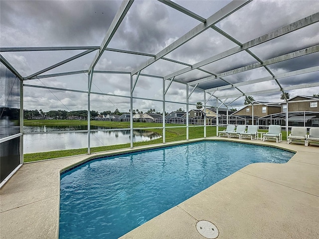 344 Bloomingdale Dr, Davenport, FL 33897 - swimming pool with a patio, a yard, a water view, and a lanai