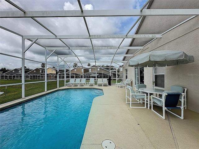344 Bloomingdale Dr, Davenport, FL 33897 - swimming pool with a patio, glass enclosure, and a yard