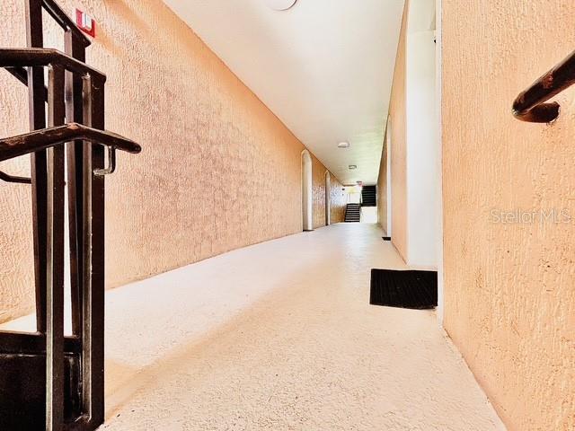 13500 Turtle Marsh Loop Unit 17, Orlando, FL 32837 - corridor featuring a textured wall