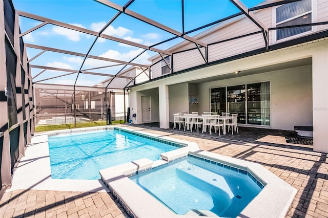 2131 Lelani Cir, Davenport, FL 33897 - view of pool featuring a patio area, a pool with connected hot tub, outdoor dining area, and glass enclosure