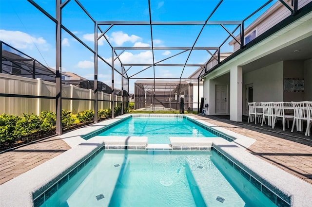 2131 Lelani Cir, Davenport, FL 33897 - view of swimming pool with a pool with connected hot tub, a patio area, and glass enclosure