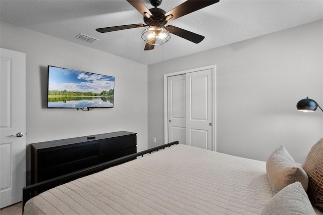 2131 Lelani Cir, Davenport, FL 33897 - bedroom with a closet, a ceiling fan, and a textured ceiling