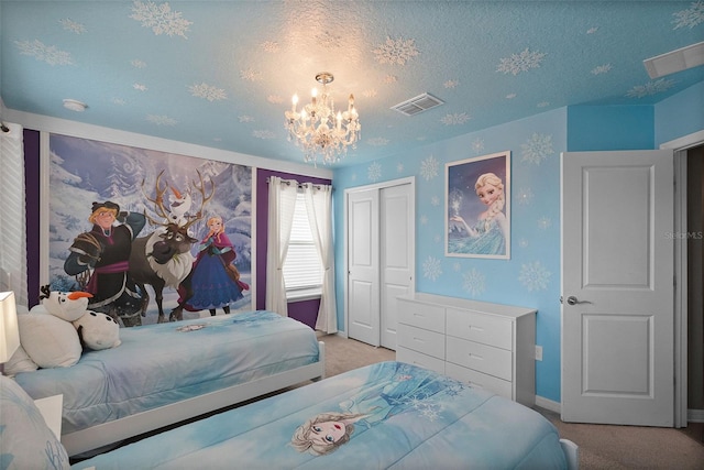 2131 Lelani Cir, Davenport, FL 33897 - bedroom with light carpet, a chandelier, wallpapered walls, and a closet