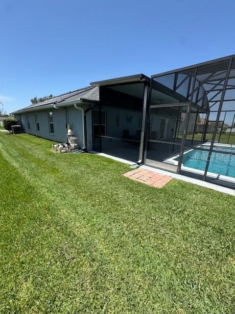 5435 Bryce Canyon Dr, Kissimmee, FL 34758 - rear view of property featuring a yard, a lanai, a patio area, and stucco siding