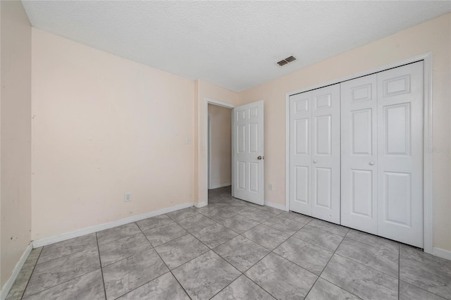 11649 Crescent Pines Blvd, Clermont, FL 34711 - unfurnished bedroom featuring a textured ceiling and a closet