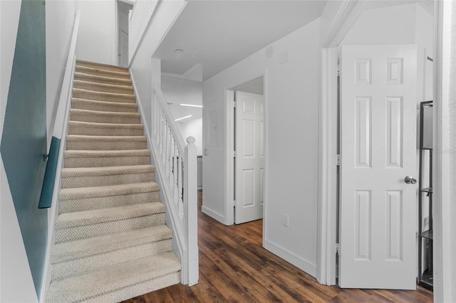 1645 Windsor Oak Ct, Kissimmee, FL 34744 - stairway featuring wood finished floors and baseboards