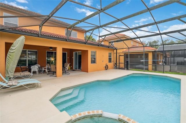 163 Tigerlily Ct, Davenport, FL 33837 - view of swimming pool featuring a pool with connected hot tub, ceiling fan, and a patio area