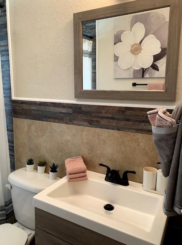 2940 Lake Margaret Dr, Orlando, FL 32806 - bathroom featuring vanity and toilet
