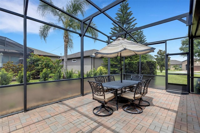 802 Soria Ln, Davenport, FL 33837 - sunroom with healthy amount of natural light and outdoor dining space