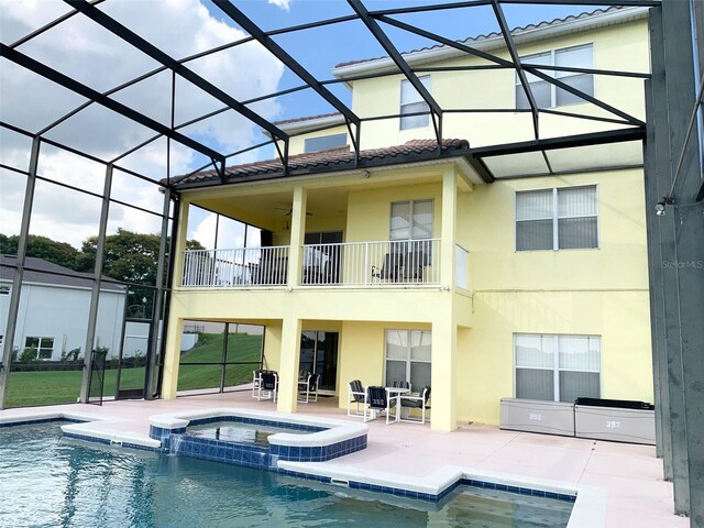 352 Cherokee Ave, Haines City, FL 33844 - view of swimming pool featuring a patio, a pool with connected hot tub, and glass enclosure