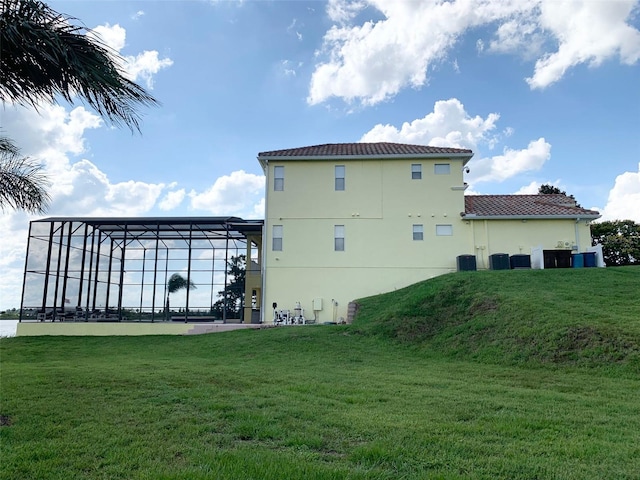 352 Cherokee Ave, Haines City, FL 33844 - view of side of home featuring stucco siding and a yard