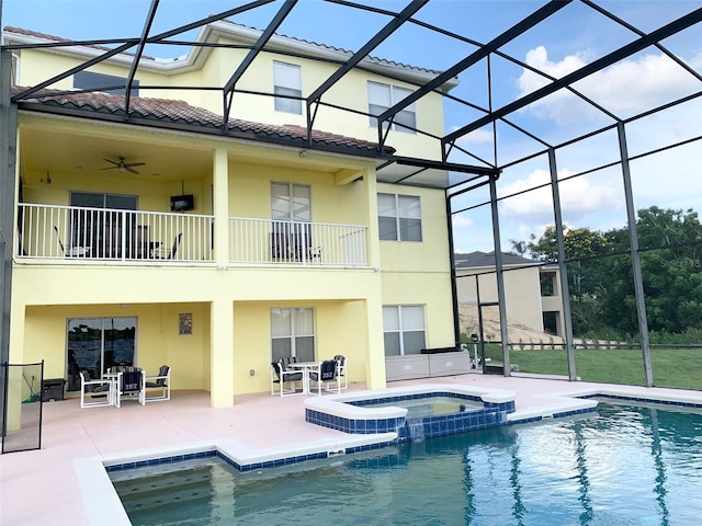352 Cherokee Ave, Haines City, FL 33844 - view of swimming pool featuring a patio area, a ceiling fan, a pool with connected hot tub, and glass enclosure