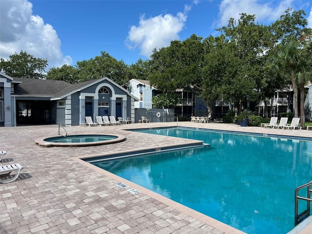 3828 Bowline Cir Unit 101, Kissimmee, FL 34741 - community pool with a hot tub and a patio area