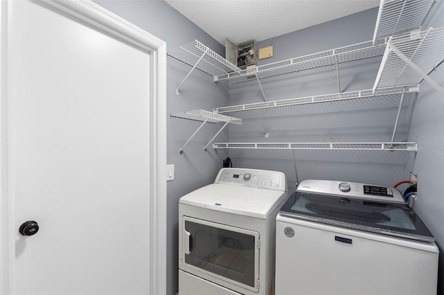 2126 Wekiva Reserve Blvd, Apopka, FL 32703 - laundry room with washing machine and clothes dryer