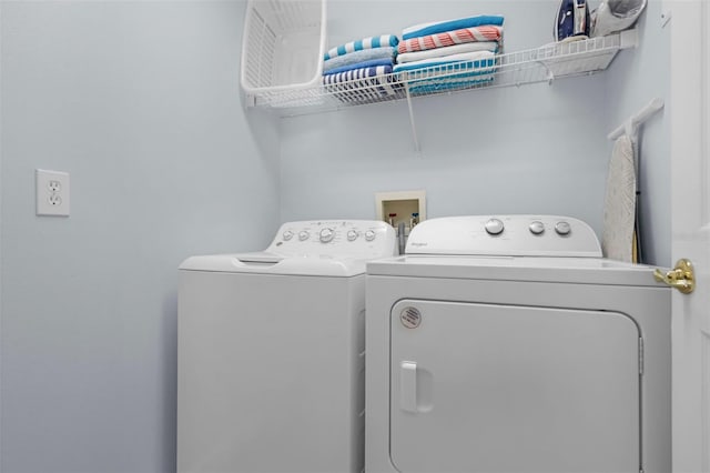 242 Saragossa Ave, Davenport, FL 33897 - laundry room with washing machine and clothes dryer