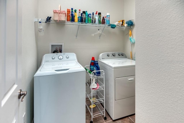 3432 Fallbrook Dr, Poinciana, FL 34759 - laundry room with washing machine and clothes dryer, a textured wall, and tile patterned flooring