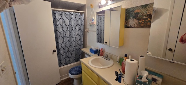 5291 Images Cir Unit 302, Kissimmee, FL 34746 - full bathroom featuring vanity and shower / tub combo