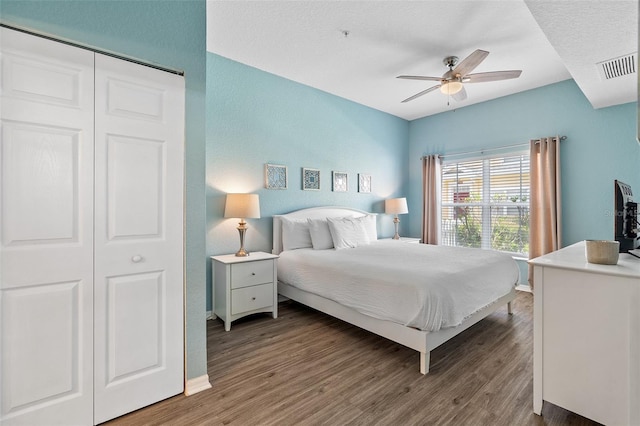 2602 Lodi Cir Unit 107, Kissimmee, FL 34746 - bedroom with wood finished floors, a ceiling fan, and a closet