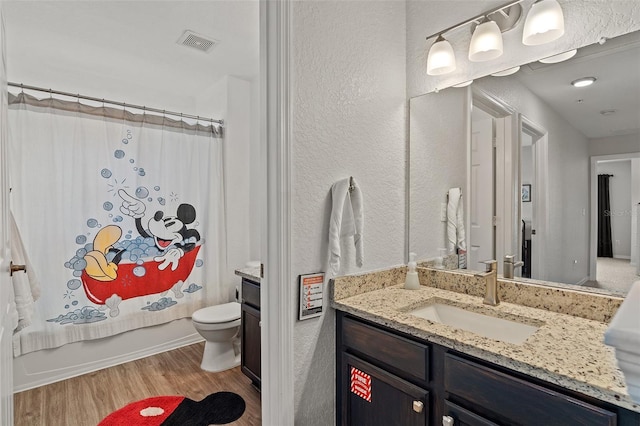2602 Lodi Cir Unit 107, Kissimmee, FL 34746 - bathroom featuring vanity, wood finished floors, a textured wall, and shower / bath combination with curtain