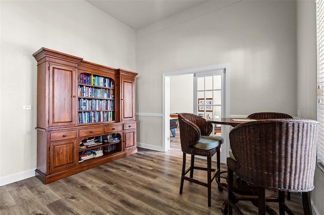 2602 Lodi Cir Unit 107, Kissimmee, FL 34746 - dining space featuring a high ceiling and dark wood-style floors