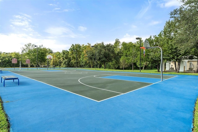 2602 Lodi Cir Unit 107, Kissimmee, FL 34746 - view of sport court featuring community basketball court