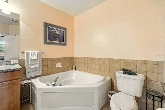 501 Mirasol Cir Unit 213, Celebration, FL 34747 - full bath featuring tile walls, vanity, a garden tub, and a wainscoted wall