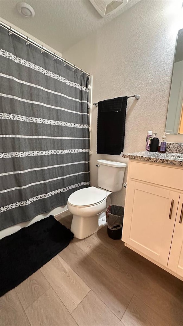 1528 Mirabella Cir, Davenport, FL 33897 - full bath with vanity, wood finished floors, a textured wall, and a textured ceiling