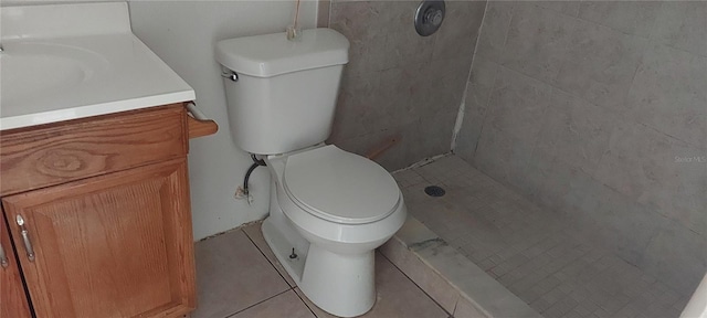 7429 Daniel Webster Dr Unit 13E Aka A, Winter Park, FL 32792 - bathroom with vanity, a tile shower, and tile patterned floors