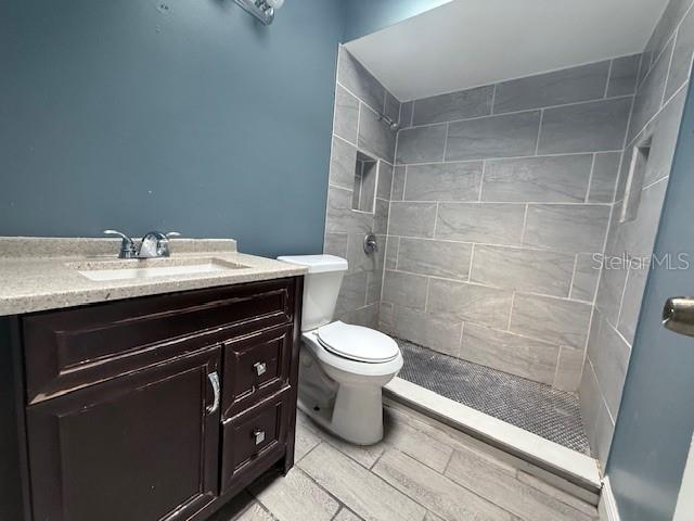 5423 Brookswood Way Unit 801, Orlando, FL 32808 - bathroom featuring vanity and tiled shower