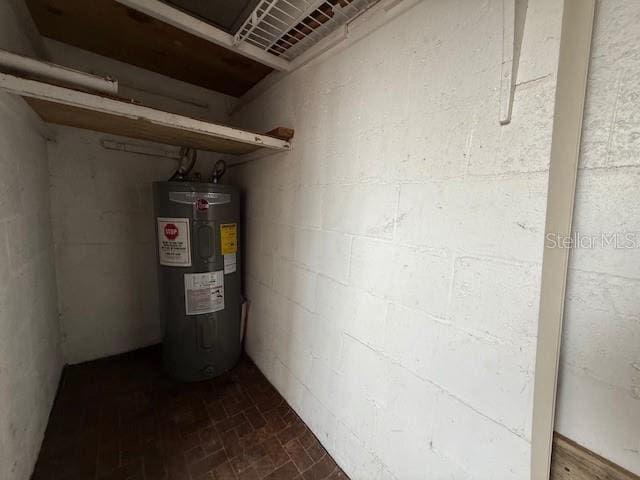 5423 Brookswood Way Unit 801, Orlando, FL 32808 - utility room featuring electric water heater
