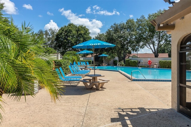 2313 Duncan Trl, Clermont, FL 34714 - community pool with a patio