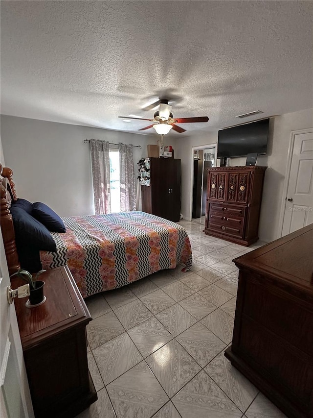 2333 Ainsworth Ave, Deltona, FL 32738 - bedroom featuring a textured ceiling and ceiling fan