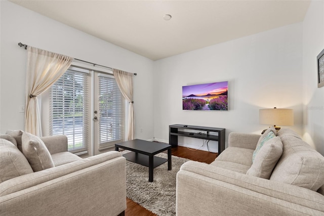 5372 Diplomat Ct Unit 108, Kissimmee, FL 34746 - living room featuring dark wood finished floors and baseboards