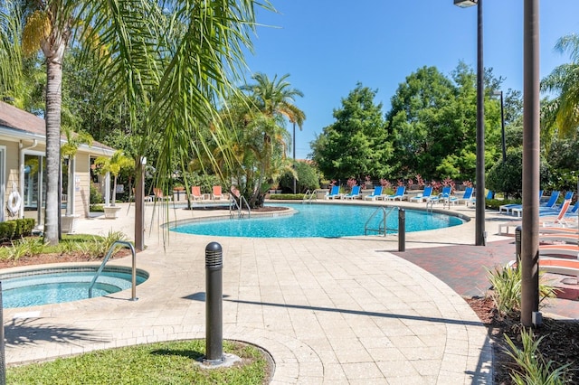 5372 Diplomat Ct Unit 108, Kissimmee, FL 34746 - community pool featuring a patio area and a hot tub