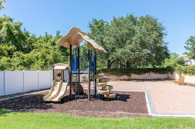 5372 Diplomat Ct Unit 108, Kissimmee, FL 34746 - community play area with a fenced backyard