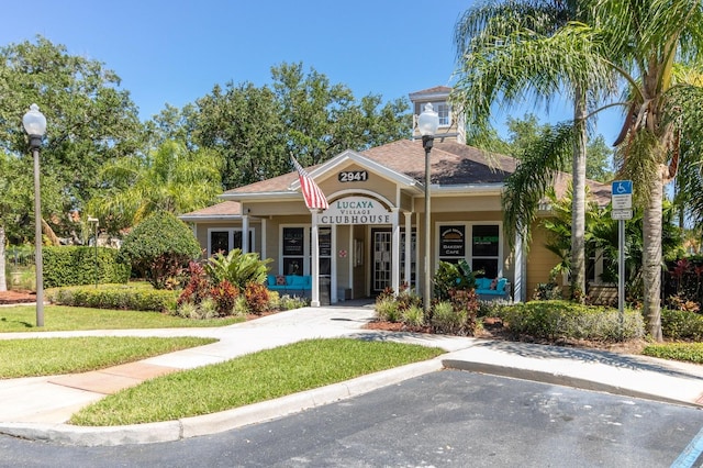 5372 Diplomat Ct Unit 108, Kissimmee, FL 34746 - view of front of house featuring a front lawn, a porch, and roof with shingles