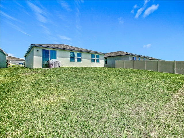 509 Mckenna Dr, Winter Haven, FL 33881 - back of property with stucco siding