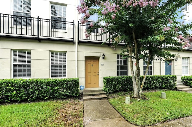 742 Centervale Dr Unit 742, Celebration, FL 34747 - property entrance featuring a balcony and stucco siding