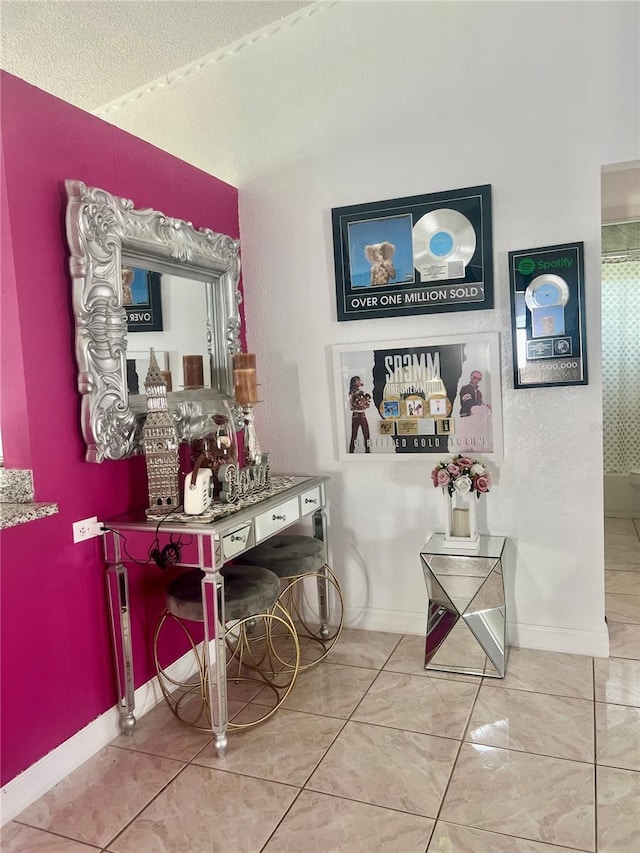 712 Cockatoo Ct, Kissimmee, FL 34759 - bar featuring a textured ceiling and baseboards