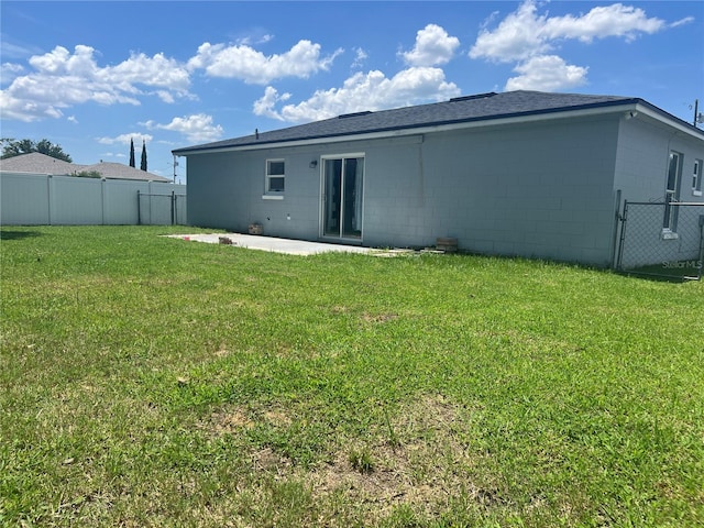712 Cockatoo Ct, Kissimmee, FL 34759 - back of house featuring a patio area, concrete block siding, and a fenced backyard
