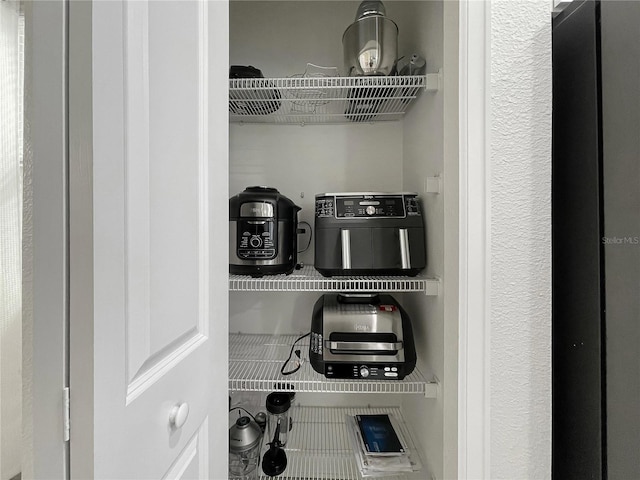 681 Pebble Beach Dr, Davenport, FL 33896 - view of pantry