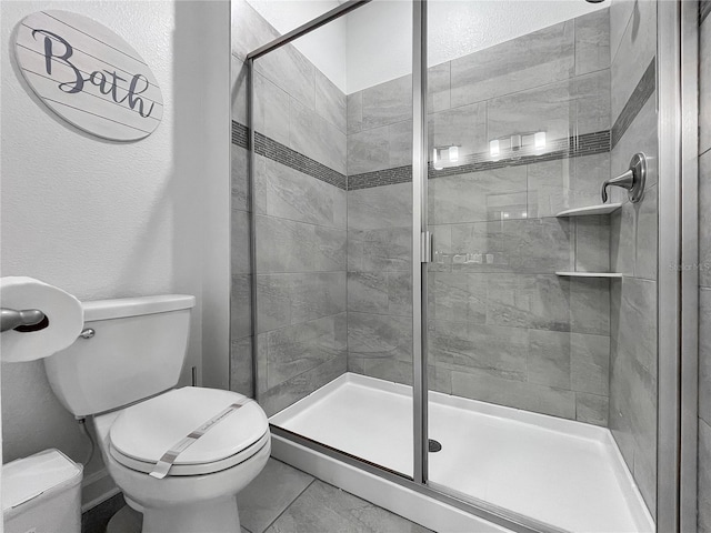 681 Pebble Beach Dr, Davenport, FL 33896 - full bathroom with a shower stall and a textured wall
